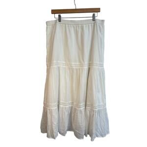 Women’s Old Navy Size Large White Maxi Skirt.